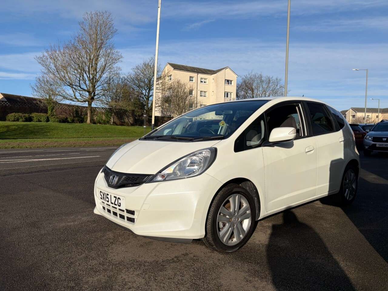 A 2015 HONDA JAZZ 1.4 i-VTEC ES Plus Hatchback 5dr Petrol Manual Euro 5 (99 ps) A 2015 HONDA JAZZ 1.4 i-VTEC ES Plus Hatchback 5dr Petrol Manual Euro 5 (99 ps)