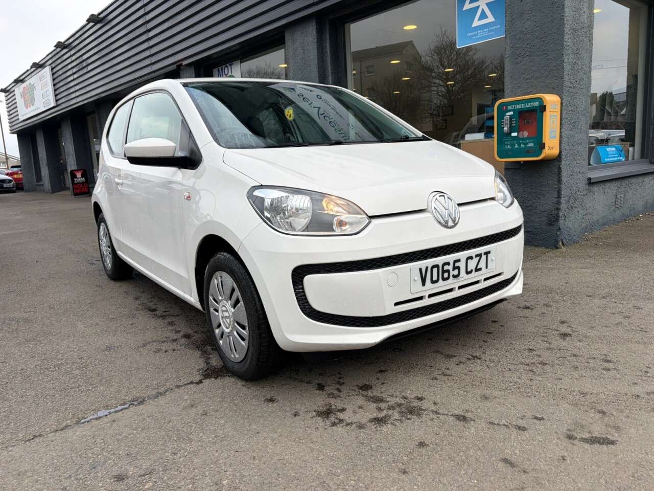 A 2015 VOLKSWAGEN UP! 1.0 Move up! Hatchback 3dr Petrol Manual Euro 5 (60 ps) A 2015 VOLKSWAGEN UP! 1.0 Move up! Hatchback 3dr Petrol Manual Euro 5 (60 ps)