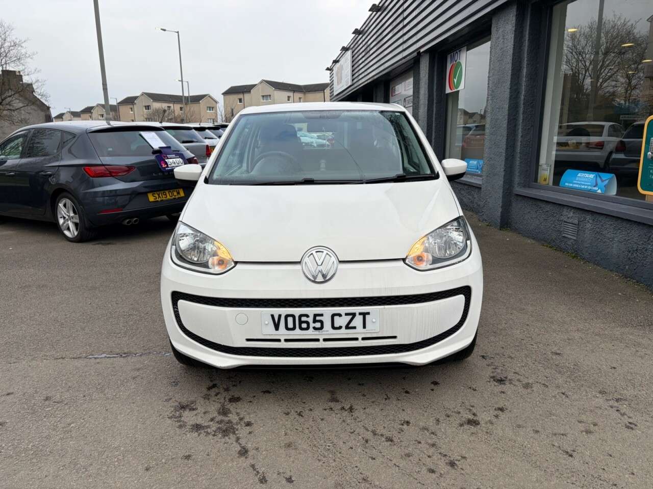 A 2015 VOLKSWAGEN UP! 1.0 Move up! Hatchback 3dr Petrol Manual Euro 5 (60 ps) A 2015 VOLKSWAGEN UP! 1.0 Move up! Hatchback 3dr Petrol Manual Euro 5 (60 ps)