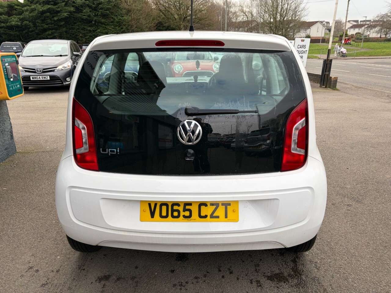 A 2015 VOLKSWAGEN UP! 1.0 Move up! Hatchback 3dr Petrol Manual Euro 5 (60 ps) A 2015 VOLKSWAGEN UP! 1.0 Move up! Hatchback 3dr Petrol Manual Euro 5 (60 ps)