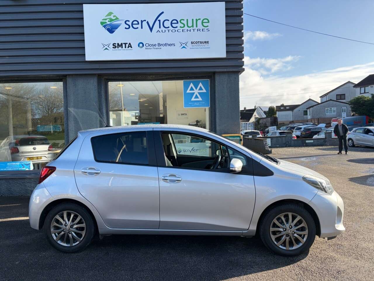 A 2016 TOYOTA YARIS 1.33 Dual VVT-i Icon Hatchback 5dr Petrol Manual Euro 6 (99 ps) A 2016 TOYOTA YARIS 1.33 Dual VVT-i Icon Hatchback 5dr Petrol Manual Euro 6 (99 ps)