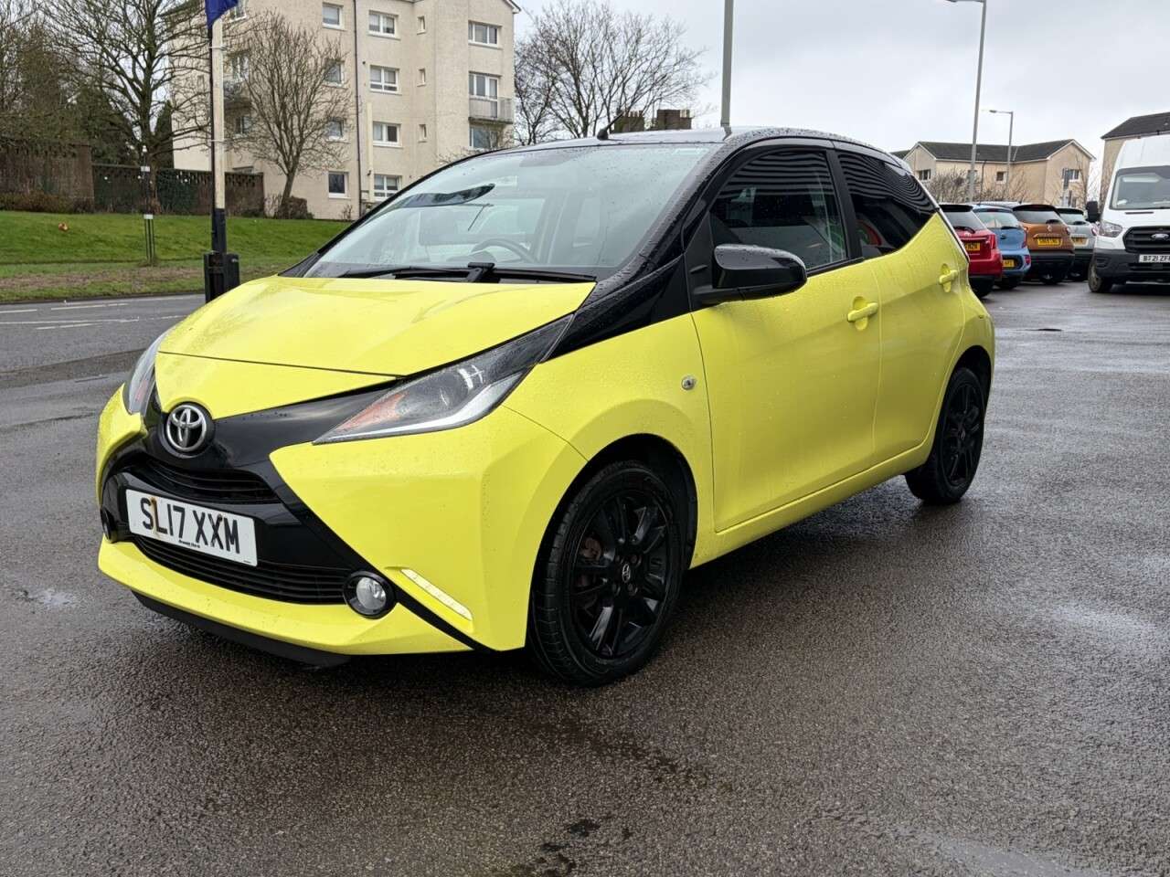 A 2017 TOYOTA AYGO 1.0 VVT-i x-cite 3 Yellow Bi-Tone Hatchback 5dr Petrol Manual Euro 6 (68 ps A 2017 TOYOTA AYGO 1.0 VVT-i x-cite 3 Yellow Bi-Tone Hatchback 5dr Petrol Manual Euro 6 (68 ps
