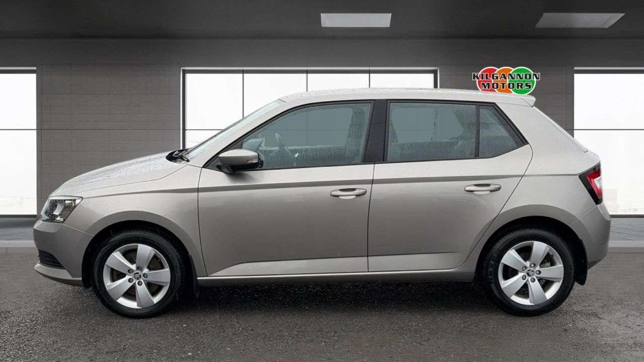 A 2018 SKODA FABIA 1.0 TSI SE Hatchback 5dr Petrol DSG Euro 6 (s/s) (110 ps) A 2018 SKODA FABIA 1.0 TSI SE Hatchback 5dr Petrol DSG Euro 6 (s/s) (110 ps)
