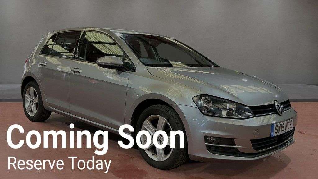 A 2015 VOLKSWAGEN GOLF 1.6 TDI BlueMotion Tech Match Hatchback 5dr Diesel DSG Euro 6 (s/s) (110 ps A 2015 VOLKSWAGEN GOLF 1.6 TDI BlueMotion Tech Match Hatchback 5dr Diesel DSG Euro 6 (s/s) (110 ps