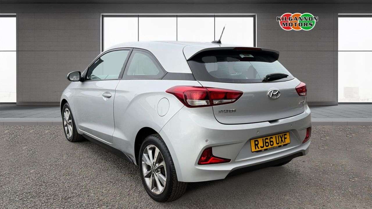 A 2016 HYUNDAI I20 1.2 SE Coupe 3dr Petrol Manual Euro 6 (84 ps) A 2016 HYUNDAI I20 1.2 SE Coupe 3dr Petrol Manual Euro 6 (84 ps)