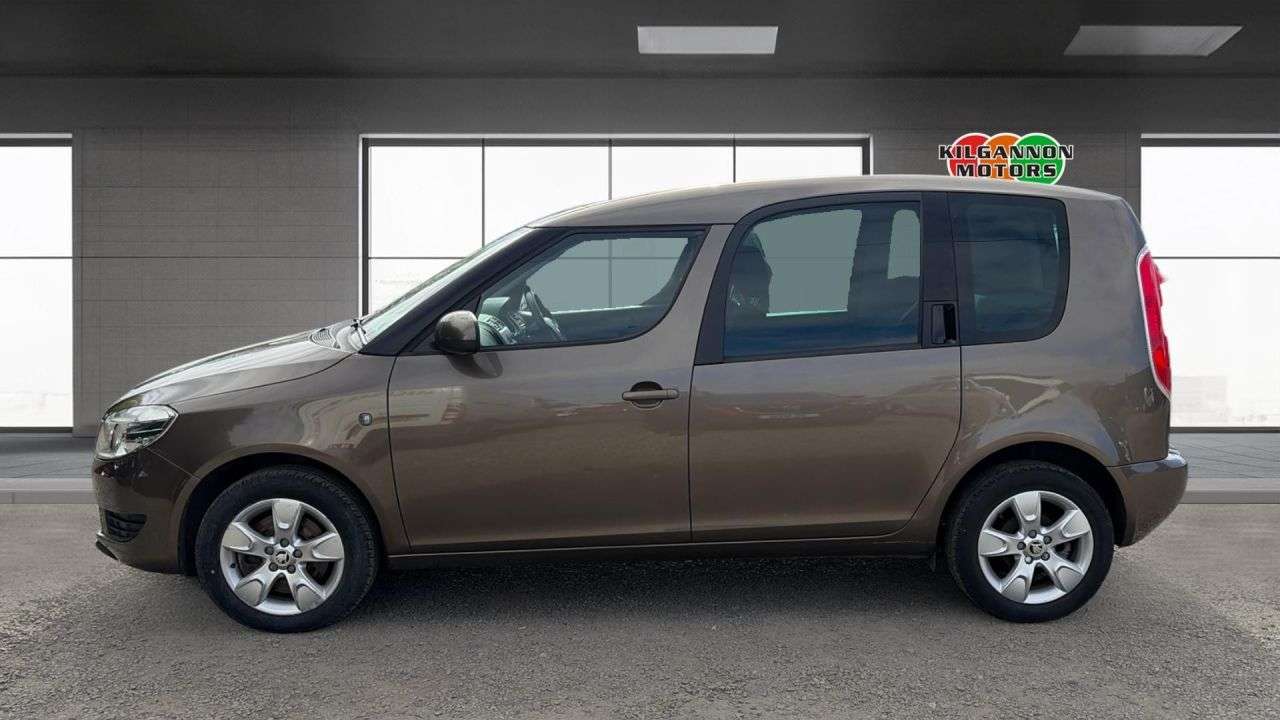 A 2014 SKODA ROOMSTER 1.2 TSI SE MPV 5dr Petrol DSG Euro 5 (105 ps) A 2014 SKODA ROOMSTER 1.2 TSI SE MPV 5dr Petrol DSG Euro 5 (105 ps)