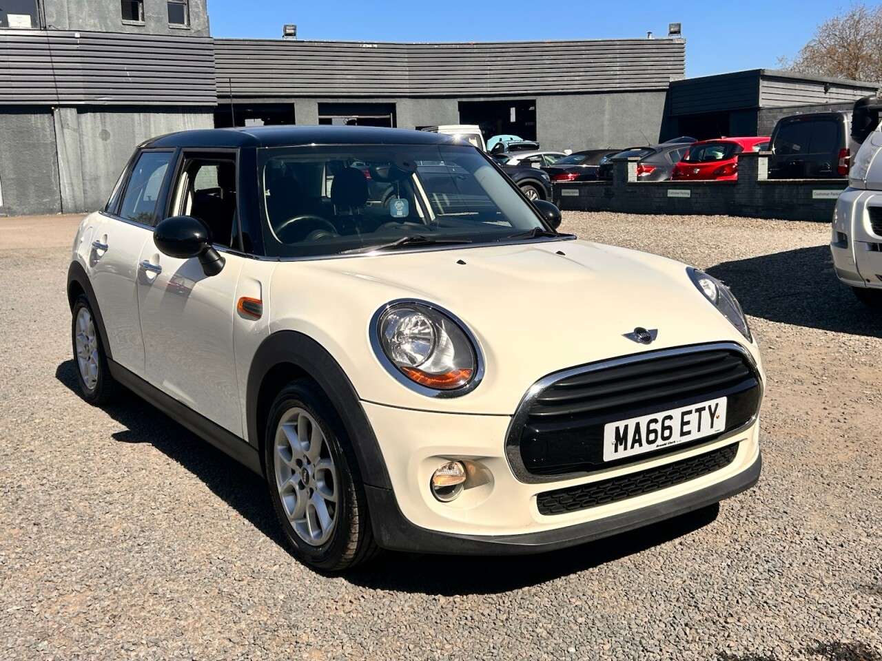 A 2016 MINI HATCH 1.5 Cooper Hatchback 5dr Petrol Manual Euro 6 (s/s) (136 ps) A 2016 MINI HATCH 1.5 Cooper Hatchback 5dr Petrol Manual Euro 6 (s/s) (136 ps)
