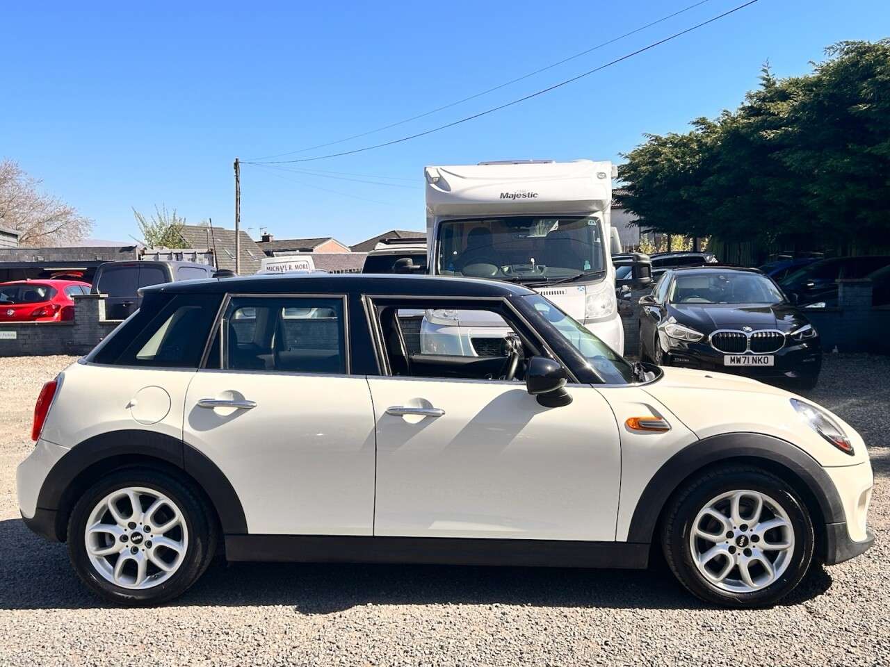 A 2016 MINI HATCH 1.5 Cooper Hatchback 5dr Petrol Manual Euro 6 (s/s) (136 ps) A 2016 MINI HATCH 1.5 Cooper Hatchback 5dr Petrol Manual Euro 6 (s/s) (136 ps)