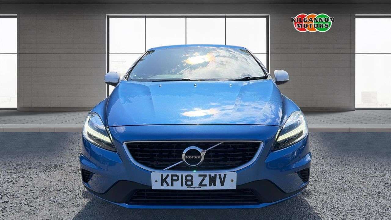 A 2018 VOLVO V40 2.0 D2 R-Design Pro Hatchback 5dr Diesel Manual Euro 6 (s/s) (120 ps) A 2018 VOLVO V40 2.0 D2 R-Design Pro Hatchback 5dr Diesel Manual Euro 6 (s/s) (120 ps)