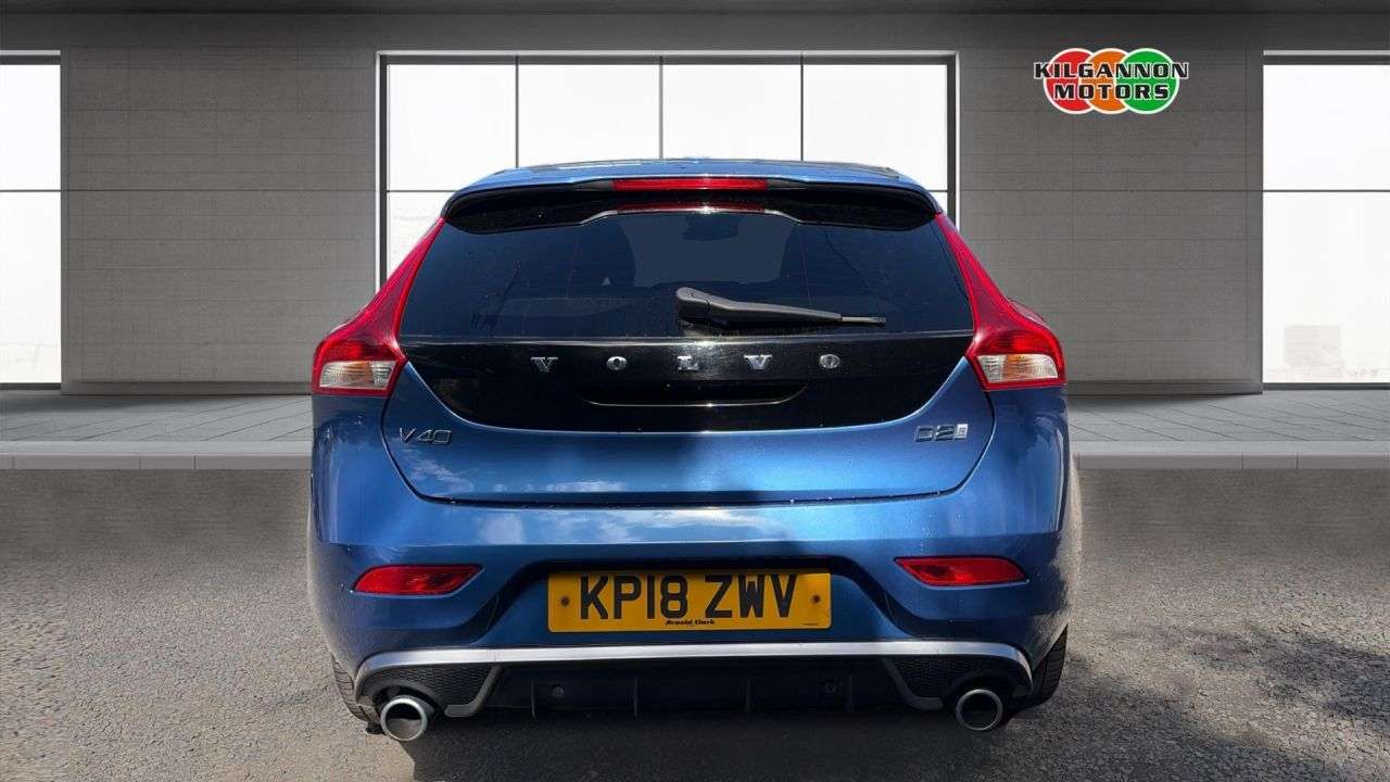 2018 VOLVO V40 2018 VOLVO V40