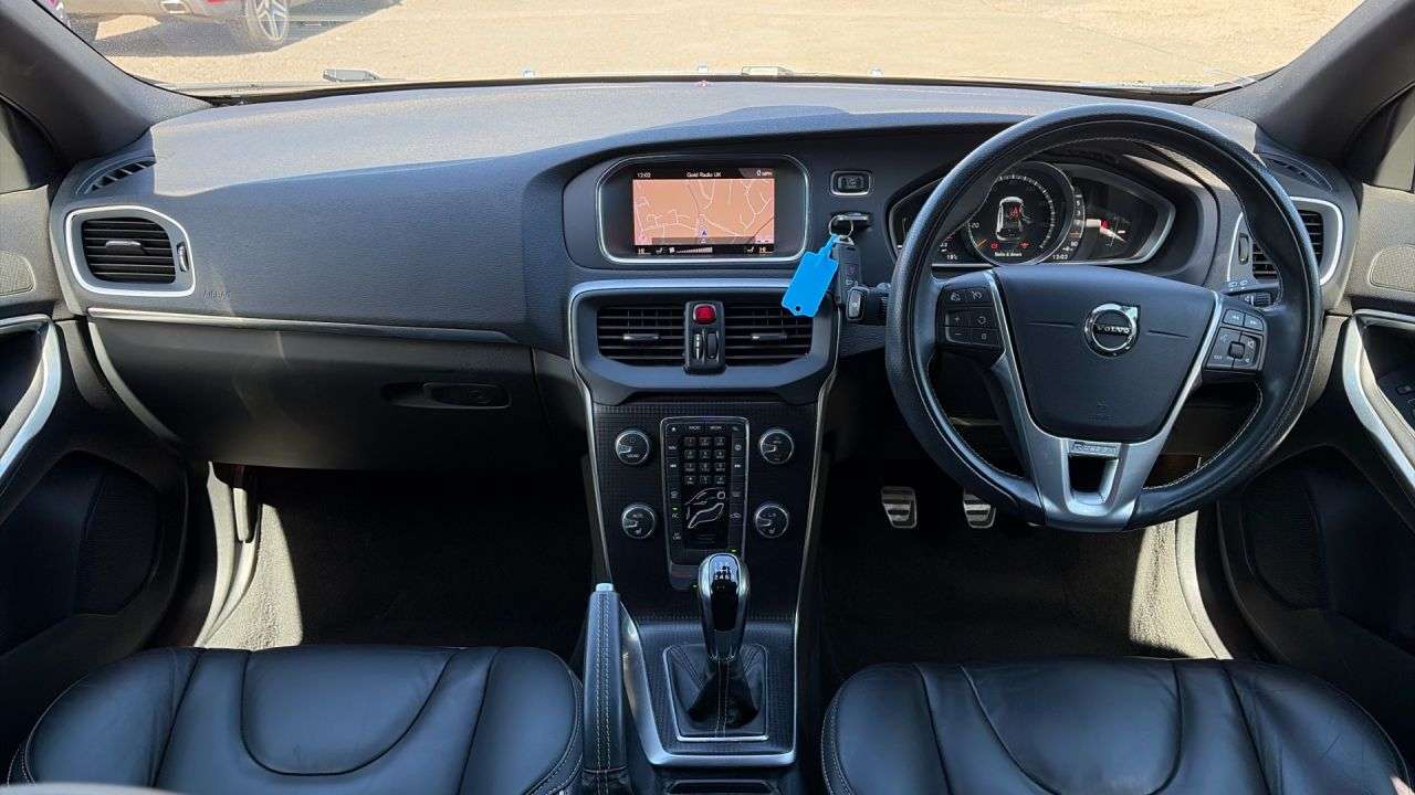 2018 VOLVO V40 2018 VOLVO V40