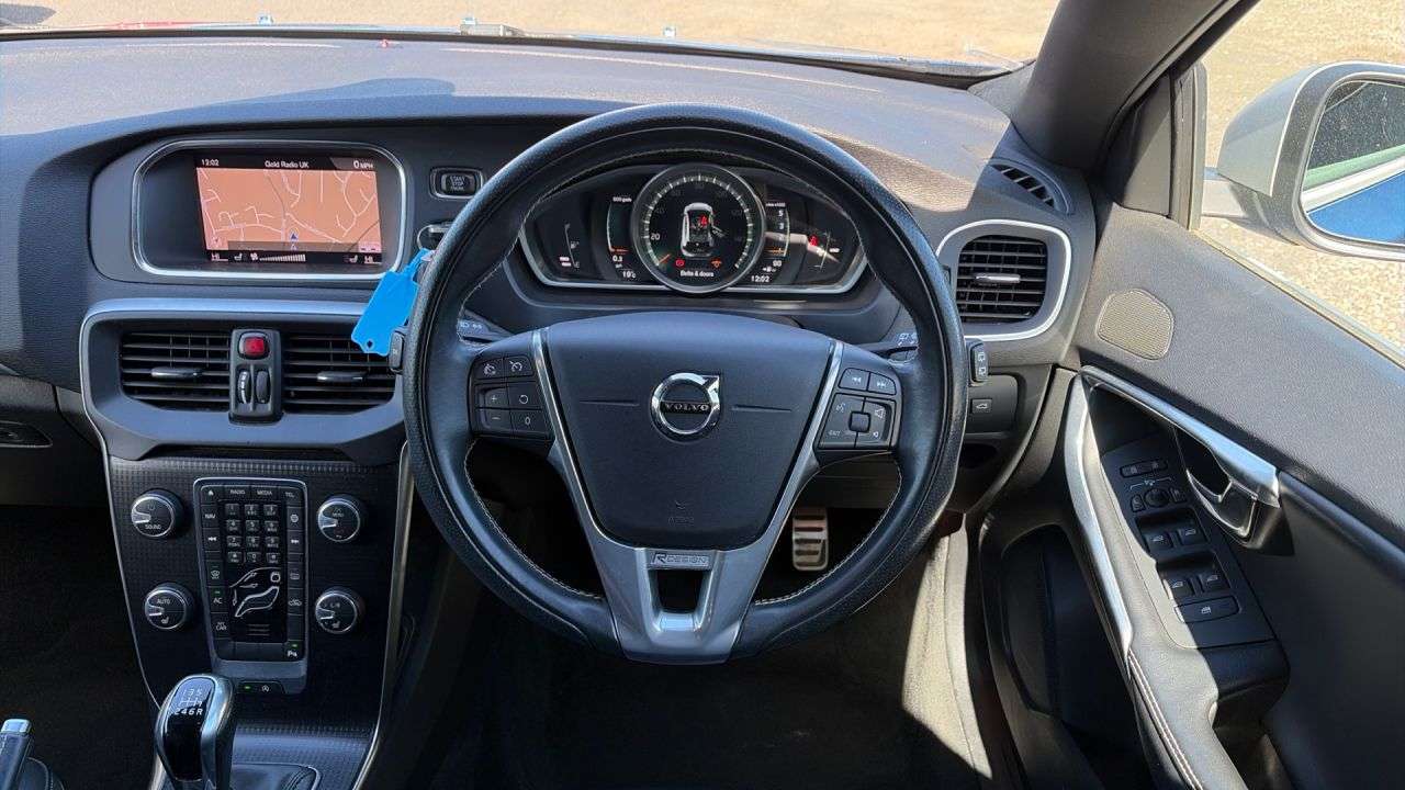 2018 VOLVO V40 2018 VOLVO V40