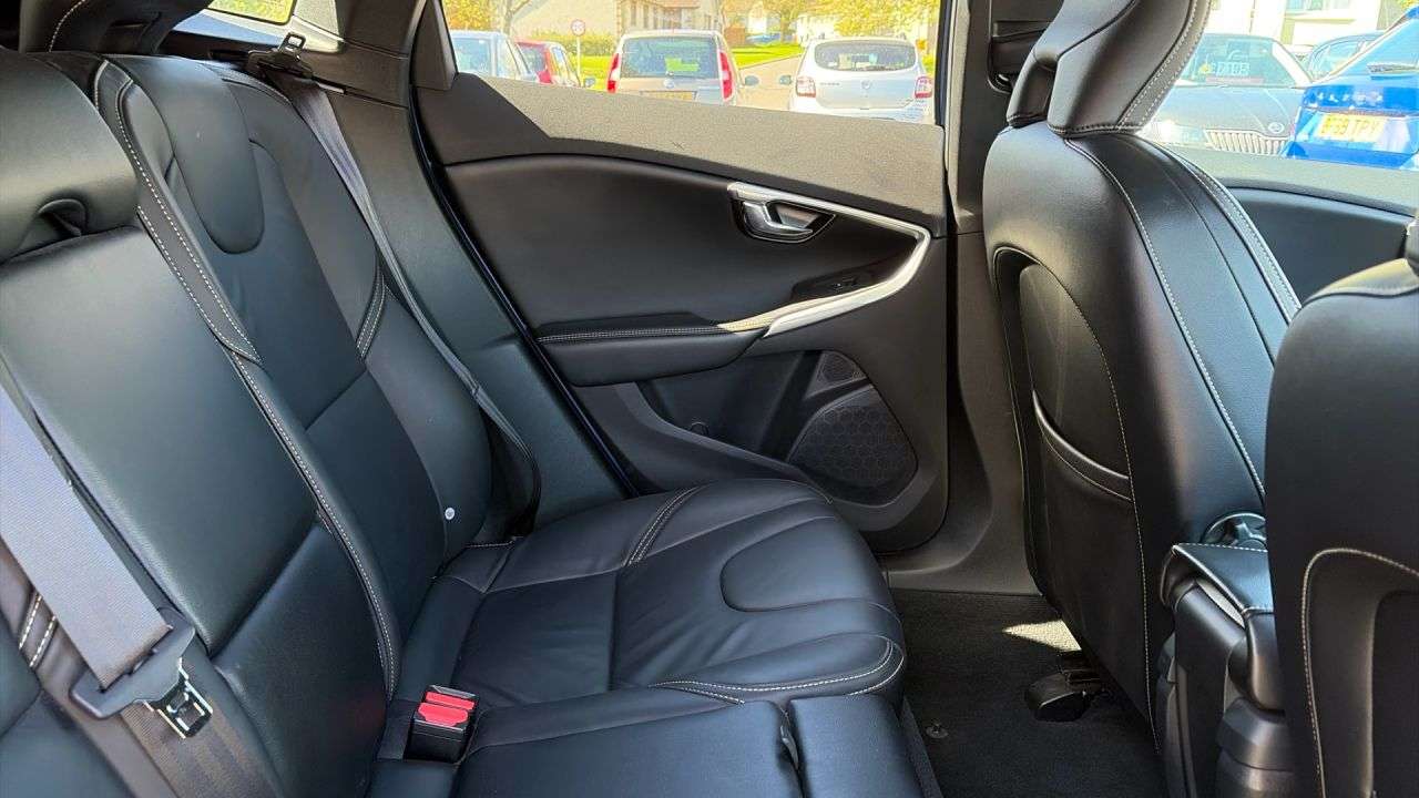 2018 VOLVO V40 2018 VOLVO V40