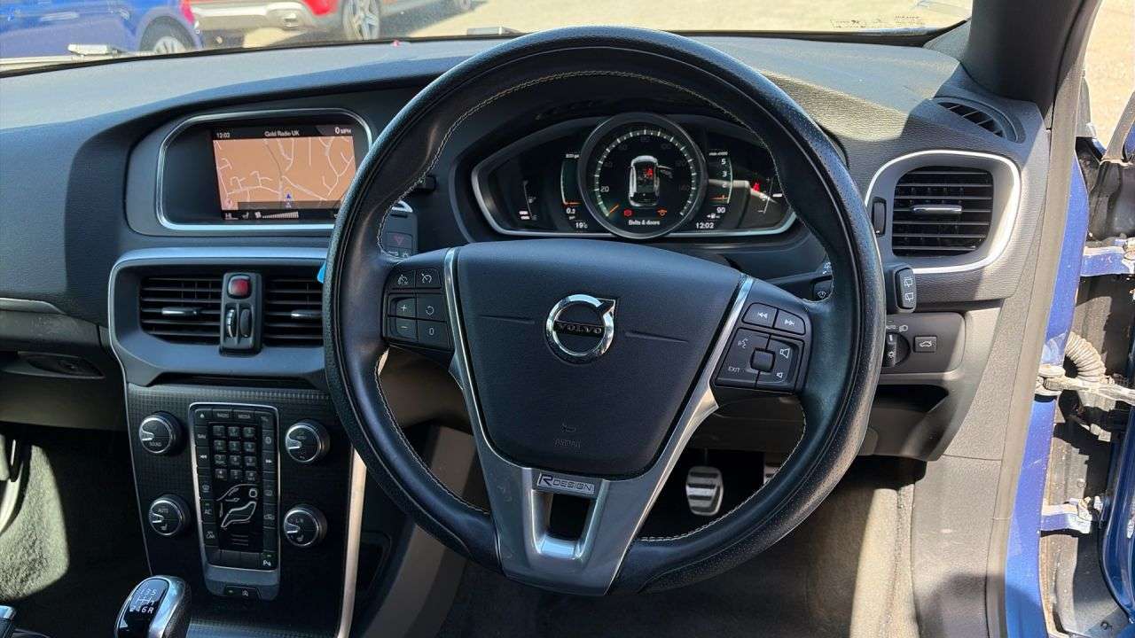 2018 VOLVO V40 2018 VOLVO V40