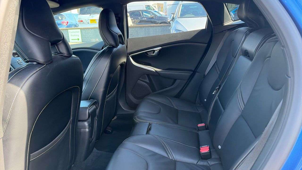 2018 VOLVO V40 2018 VOLVO V40