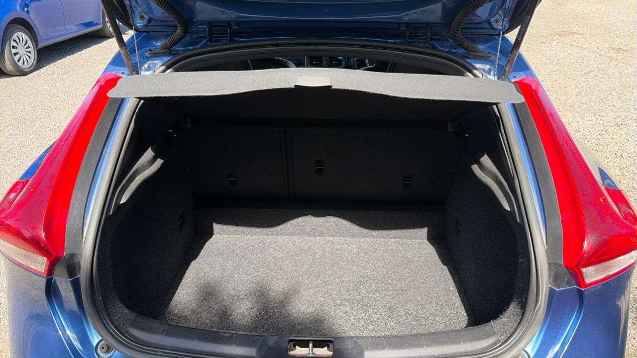 2018 VOLVO V40 2018 VOLVO V40