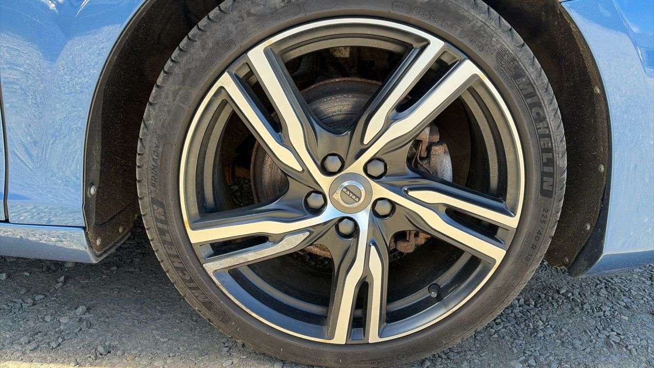 2018 VOLVO V40 2018 VOLVO V40