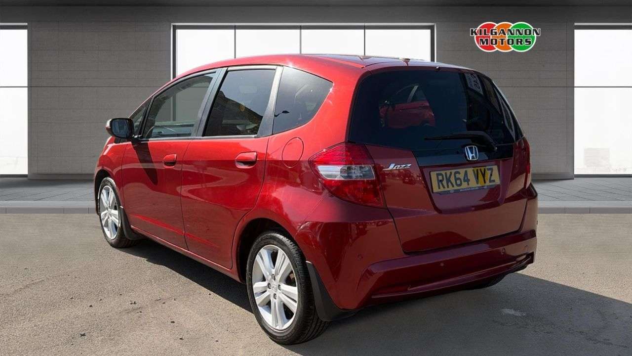 A 2014 HONDA JAZZ I-VTEC ES PLUS A 2014 HONDA JAZZ I-VTEC ES PLUS