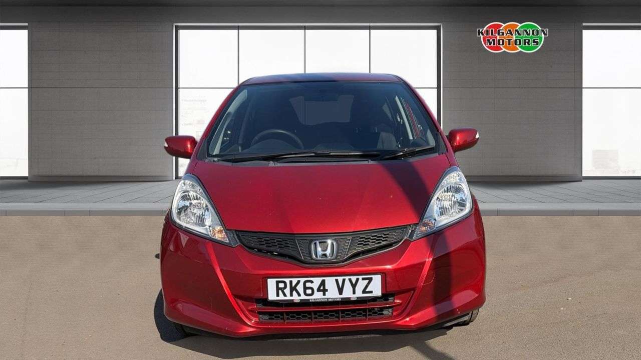 A 2014 HONDA JAZZ I-VTEC ES PLUS A 2014 HONDA JAZZ I-VTEC ES PLUS