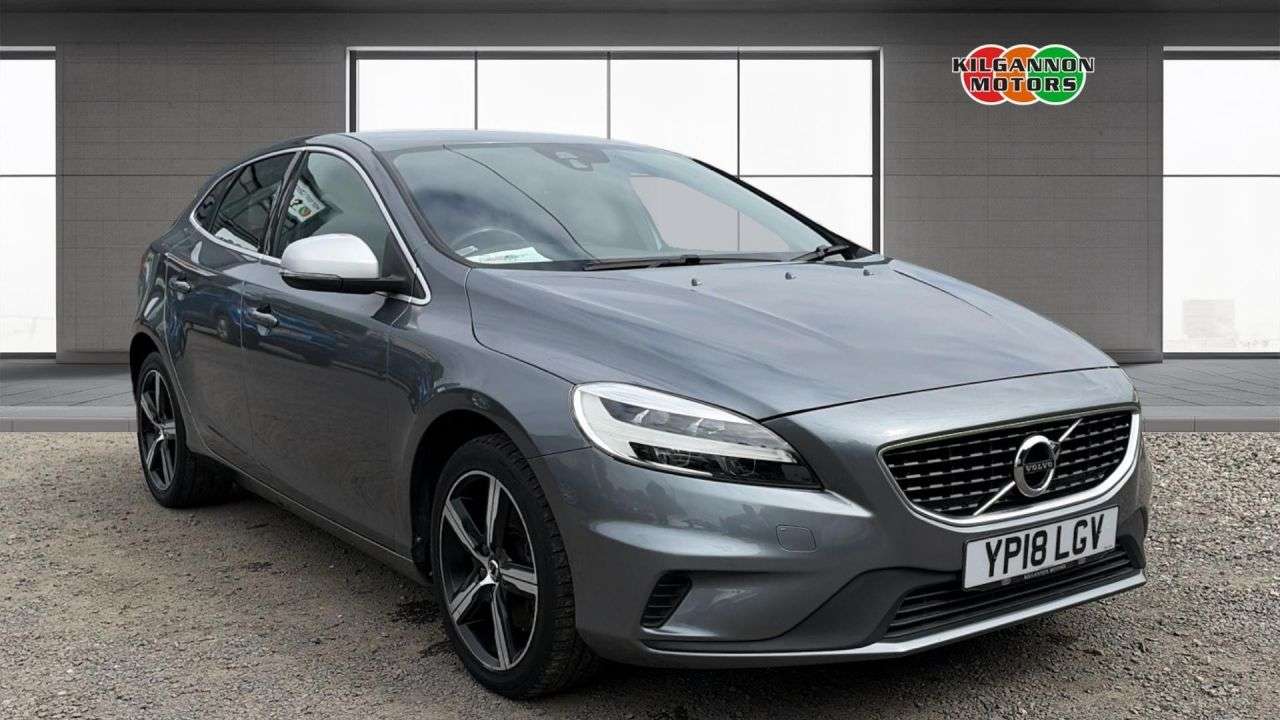 A 2018 VOLVO V40 2.0 T2 GPF R-Design Nav Plus Hatchback 5dr Petrol Manual Euro 6 (s/s) (122 A 2018 VOLVO V40 2.0 T2 GPF R-Design Nav Plus Hatchback 5dr Petrol Manual Euro 6 (s/s) (122