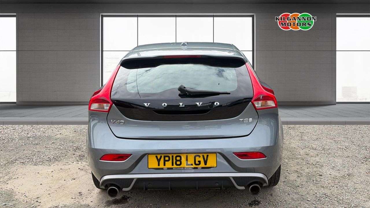 2018 VOLVO V40 2018 VOLVO V40