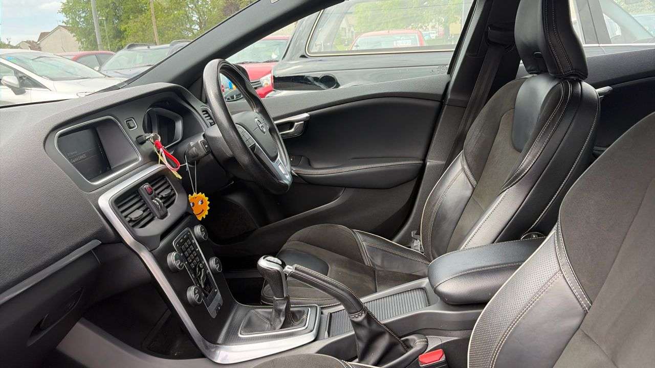 2018 VOLVO V40 2018 VOLVO V40