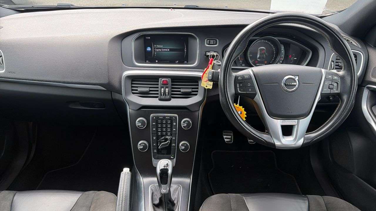 2018 VOLVO V40 2018 VOLVO V40