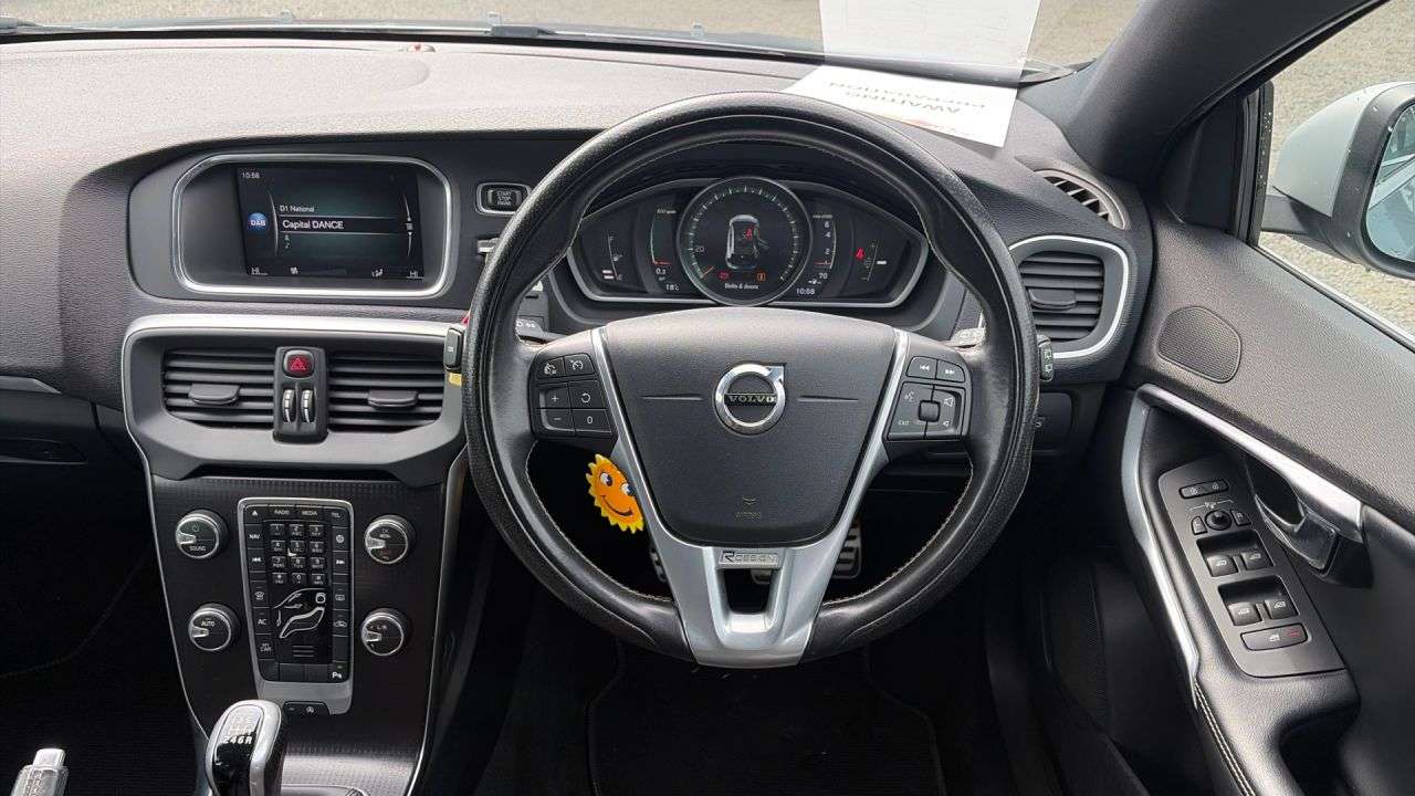 2018 VOLVO V40 2018 VOLVO V40