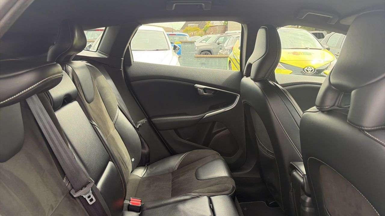2018 VOLVO V40 2018 VOLVO V40