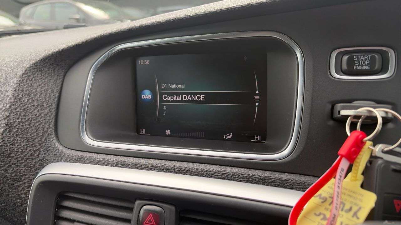 2018 VOLVO V40 2018 VOLVO V40