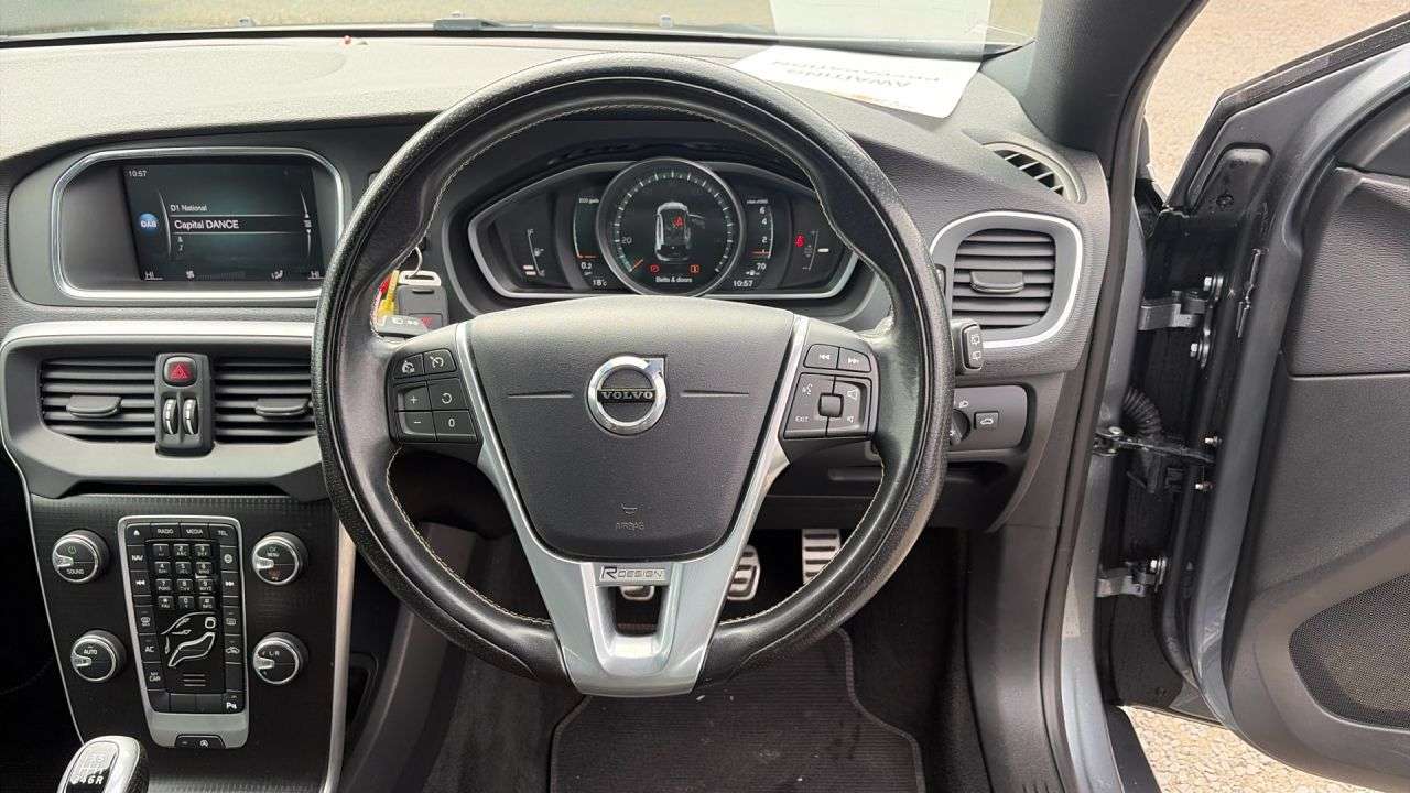 2018 VOLVO V40 2018 VOLVO V40