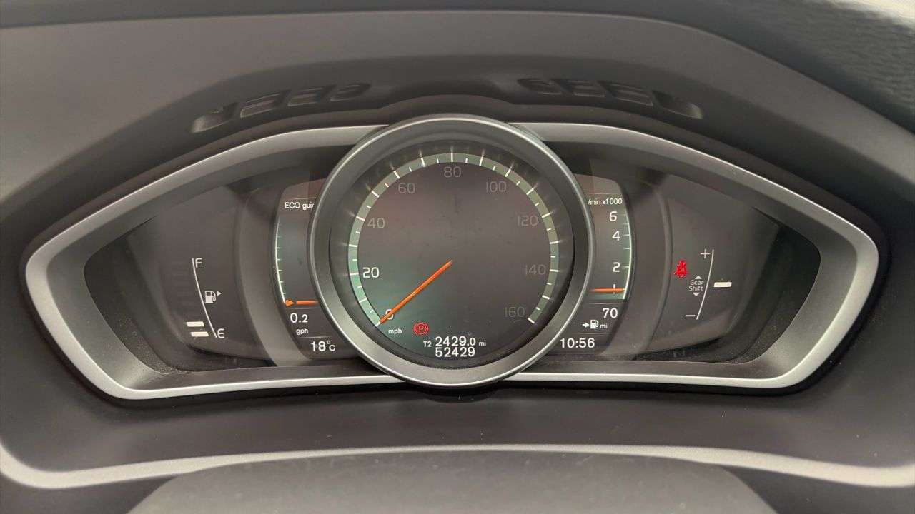 2018 VOLVO V40 2018 VOLVO V40