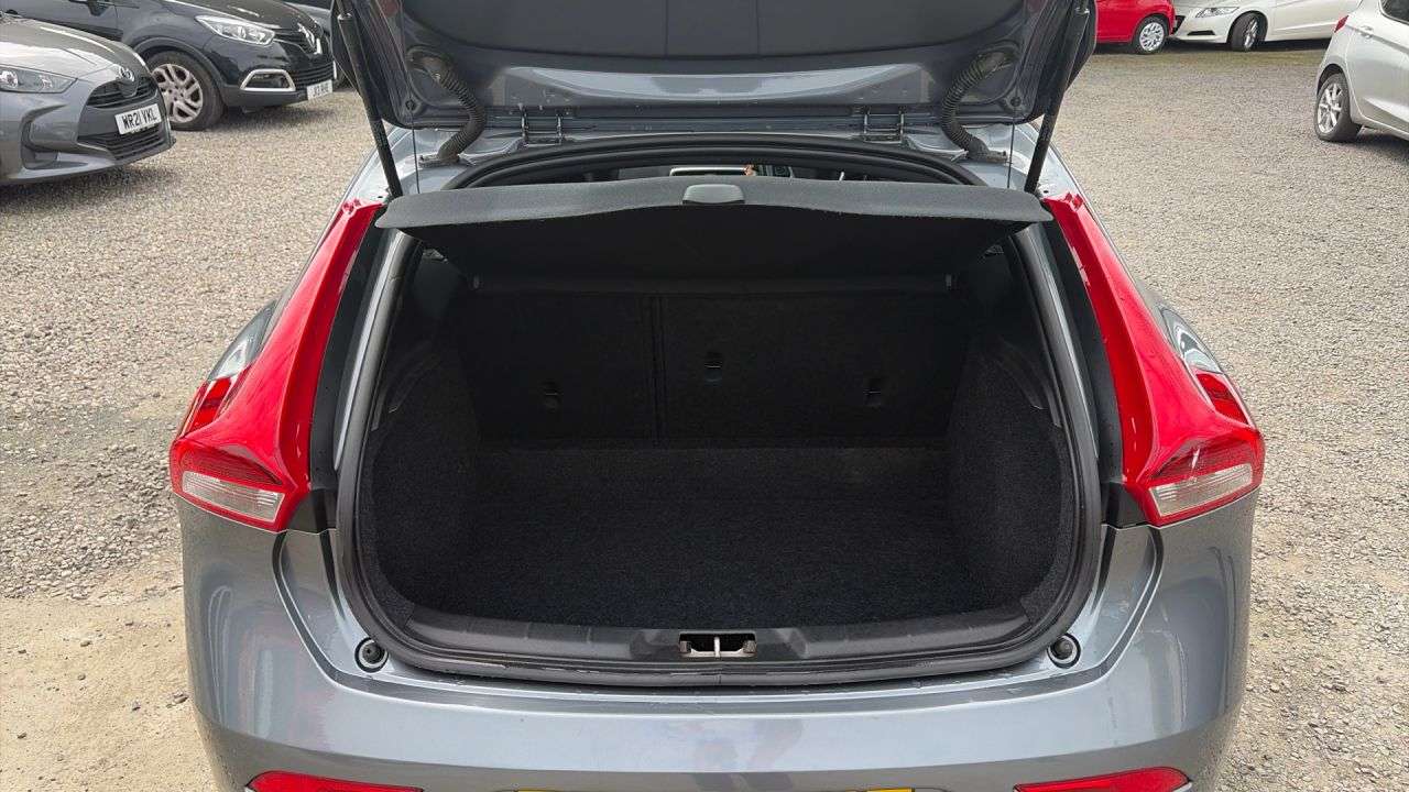 2018 VOLVO V40 2018 VOLVO V40
