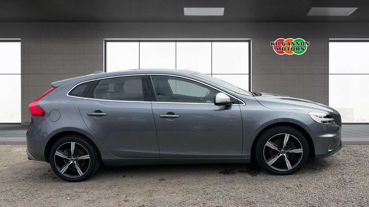 2018 VOLVO V40 2018 VOLVO V40