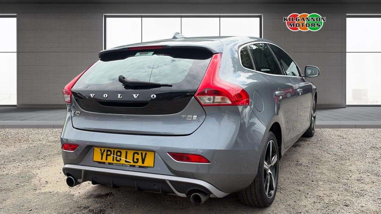 2018 VOLVO V40 2018 VOLVO V40
