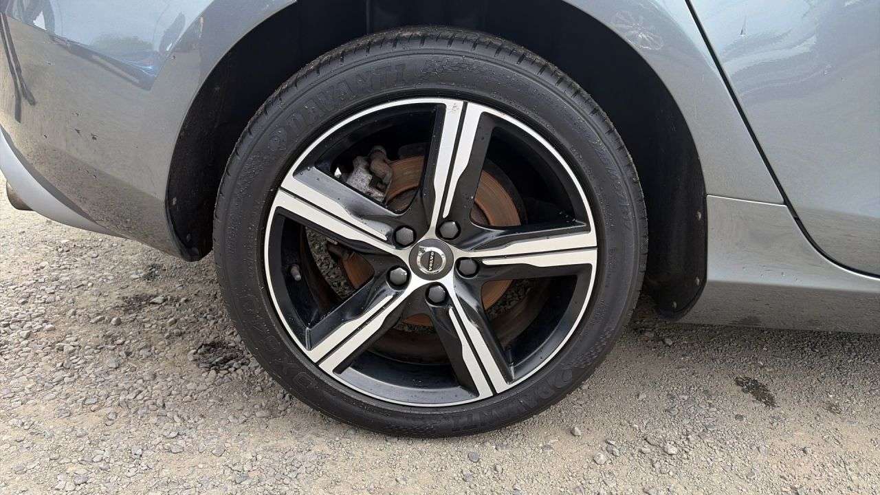 2018 VOLVO V40 2018 VOLVO V40