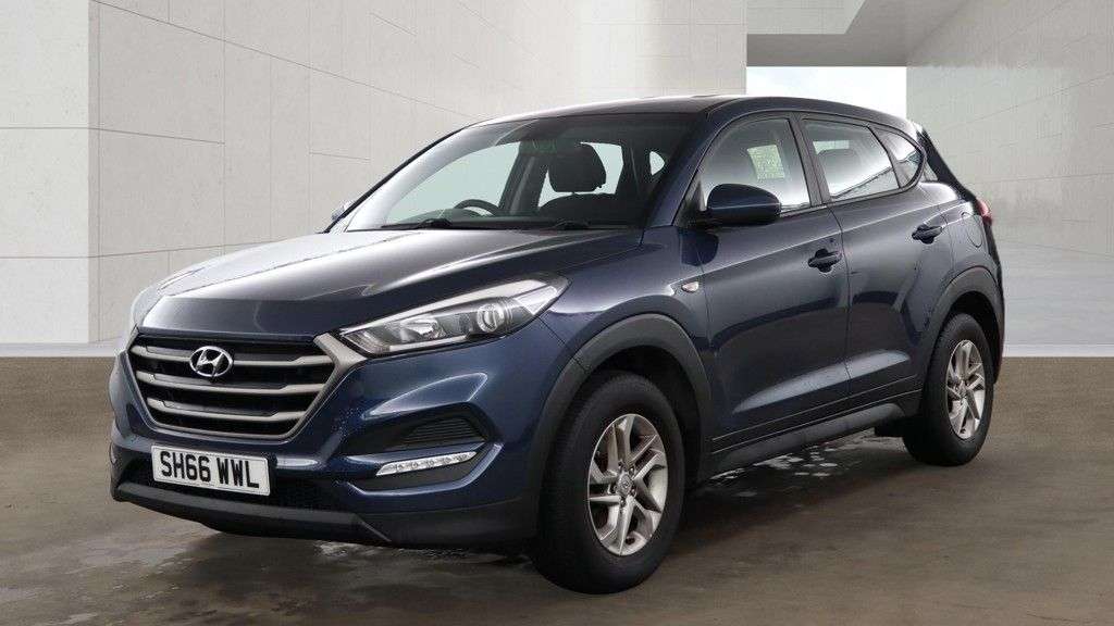 A 2016 HYUNDAI TUCSON 1.7 CRDi Blue Drive S SUV 5dr Diesel Manual Euro 6 (s/s) (116 ps) Sat-Nav - A 2016 HYUNDAI TUCSON 1.7 CRDi Blue Drive S SUV 5dr Diesel Manual Euro 6 (s/s) (116 ps) Sat-Nav -