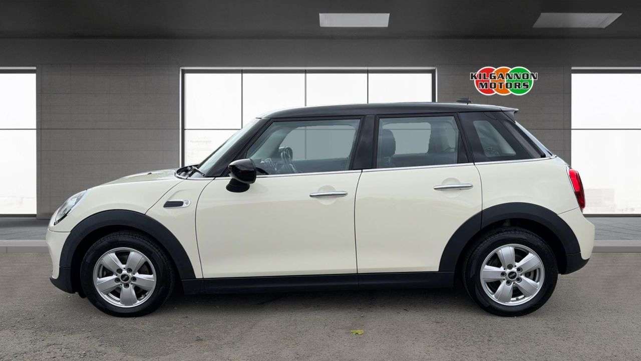 A 2020 MINI HATCH 1.5 Cooper Classic Hatchback 5dr Petrol Steptronic Euro 6 (s/s) (136 ps) Al A 2020 MINI HATCH 1.5 Cooper Classic Hatchback 5dr Petrol Steptronic Euro 6 (s/s) (136 ps) Al