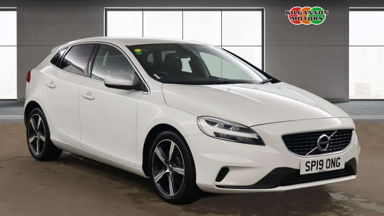 A 2019 VOLVO V40 2.0 T2 GPF R-Design Hatchback 5dr Petrol Manual Euro 6 (s/s) (122 ps) Alloy A 2019 VOLVO V40 2.0 T2 GPF R-Design Hatchback 5dr Petrol Manual Euro 6 (s/s) (122 ps) Alloy