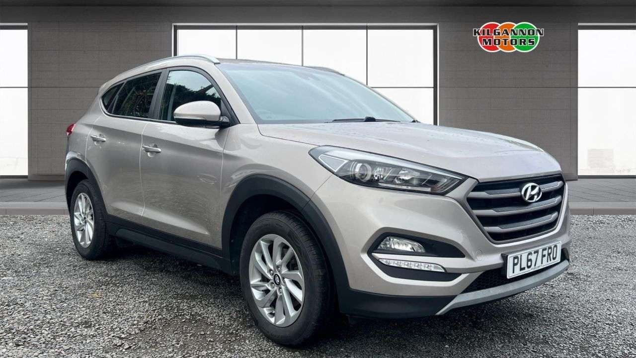A 2018 HYUNDAI TUCSON 1.6 GDi Blue Drive SE Nav SUV 5dr Petrol Manual Euro 6 (s/s) (132 ps) Rever A 2018 HYUNDAI TUCSON 1.6 GDi Blue Drive SE Nav SUV 5dr Petrol Manual Euro 6 (s/s) (132 ps) Rever