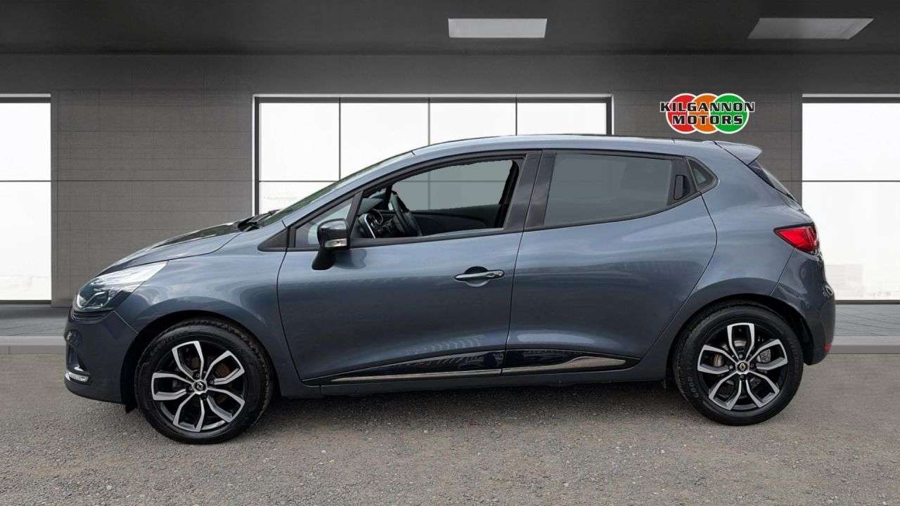 A 2019 RENAULT CLIO 1.5 dCi Play Hatchback 5dr Diesel Manual Euro 6 (s/s) (90 ps) Cruise Contro A 2019 RENAULT CLIO 1.5 dCi Play Hatchback 5dr Diesel Manual Euro 6 (s/s) (90 ps) Cruise Contro