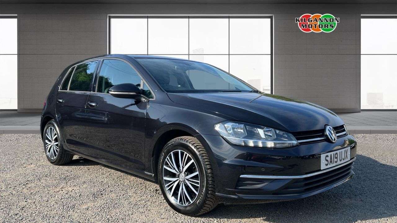 A 2019 VOLKSWAGEN GOLF 1.6 TDI SE Hatchback 5dr Diesel DSG Euro 6 (s/s) (115 ps) Sat-Nav - Parking A 2019 VOLKSWAGEN GOLF 1.6 TDI SE Hatchback 5dr Diesel DSG Euro 6 (s/s) (115 ps) Sat-Nav - Parking