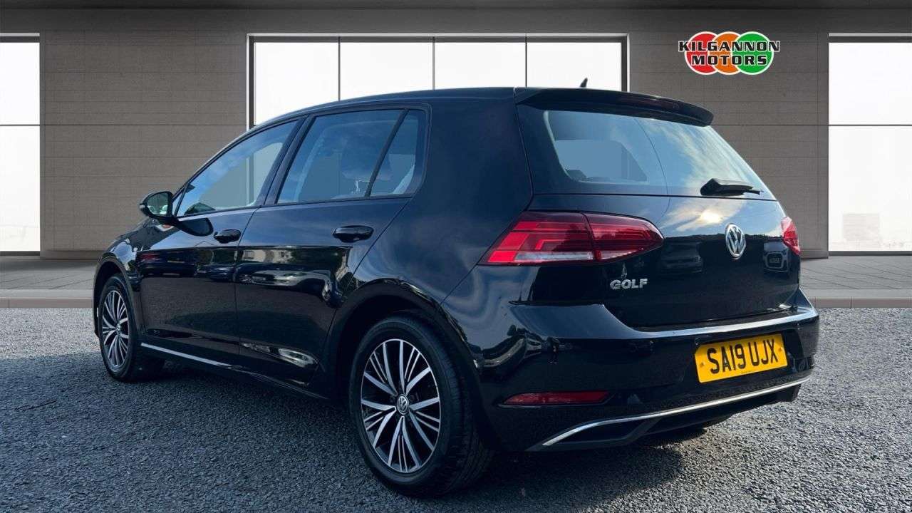 A 2019 VOLKSWAGEN GOLF 1.6 TDI SE Hatchback 5dr Diesel DSG Euro 6 (s/s) (115 ps) Sat-Nav - Parking A 2019 VOLKSWAGEN GOLF 1.6 TDI SE Hatchback 5dr Diesel DSG Euro 6 (s/s) (115 ps) Sat-Nav - Parking