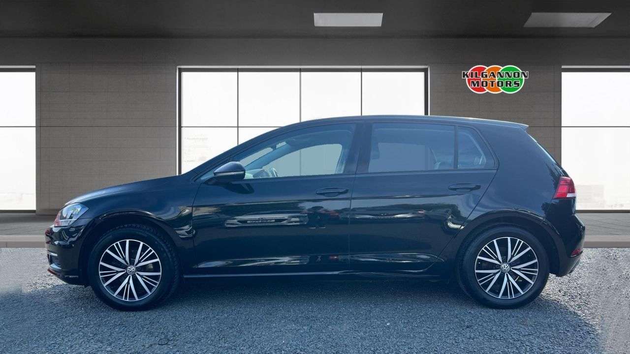 A 2019 VOLKSWAGEN GOLF 1.6 TDI SE Hatchback 5dr Diesel DSG Euro 6 (s/s) (115 ps) Sat-Nav - Parking A 2019 VOLKSWAGEN GOLF 1.6 TDI SE Hatchback 5dr Diesel DSG Euro 6 (s/s) (115 ps) Sat-Nav - Parking