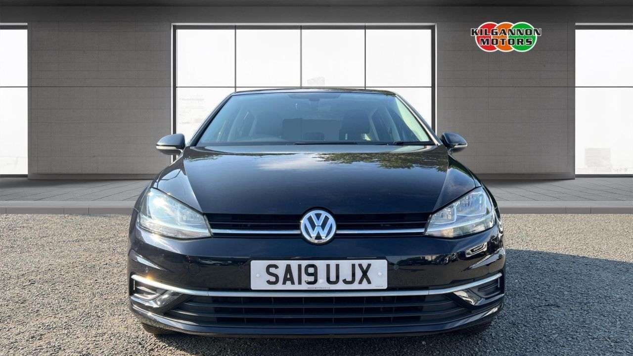 A 2019 VOLKSWAGEN GOLF 1.6 TDI SE Hatchback 5dr Diesel DSG Euro 6 (s/s) (115 ps) Sat-Nav - Parking A 2019 VOLKSWAGEN GOLF 1.6 TDI SE Hatchback 5dr Diesel DSG Euro 6 (s/s) (115 ps) Sat-Nav - Parking