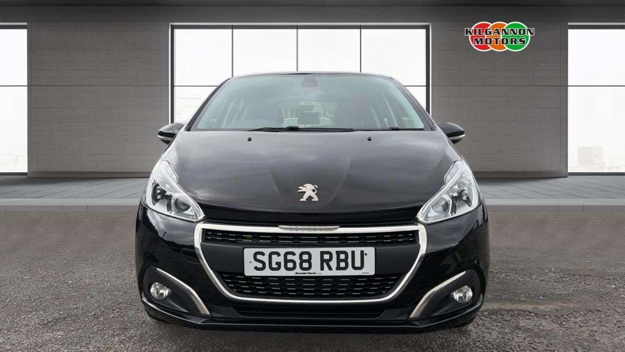 A 2018 PEUGEOT 208 1.2 PureTech Signature Hatchback 5dr Petrol Manual Euro 6 (s/s) (82 ps) All A 2018 PEUGEOT 208 1.2 PureTech Signature Hatchback 5dr Petrol Manual Euro 6 (s/s) (82 ps) All