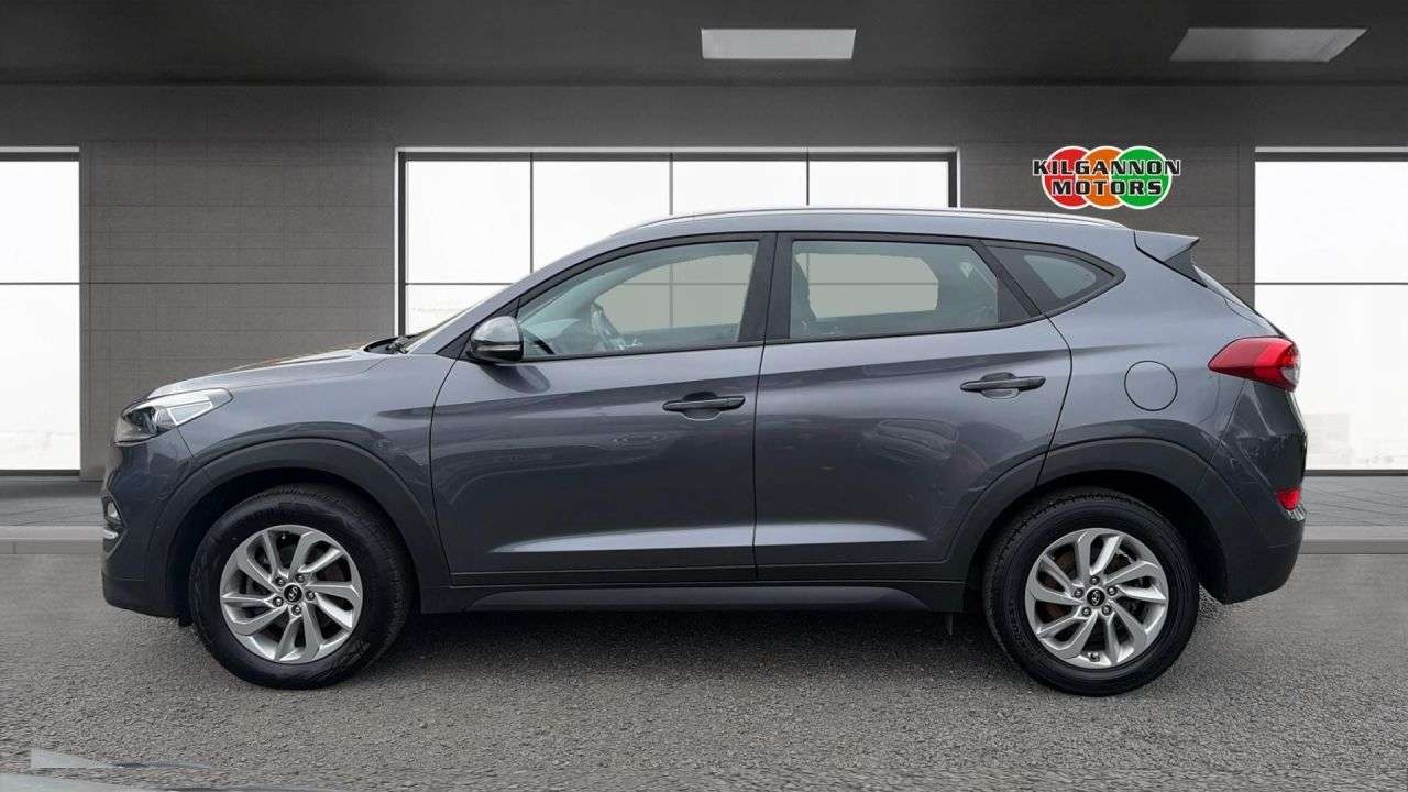 A 2018 HYUNDAI TUCSON 1.7 CRDi Blue Drive SE Nav SUV 5dr Diesel Manual Euro 6 (s/s) (116 ps) Sat- A 2018 HYUNDAI TUCSON 1.7 CRDi Blue Drive SE Nav SUV 5dr Diesel Manual Euro 6 (s/s) (116 ps) Sat-