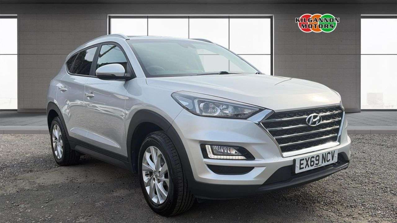 A 2019 HYUNDAI TUCSON 1.6 GDi SE Nav SUV 5dr Petrol Manual Euro 6 (s/s) (132 ps) Sat Nav - Rear p A 2019 HYUNDAI TUCSON 1.6 GDi SE Nav SUV 5dr Petrol Manual Euro 6 (s/s) (132 ps) Sat Nav - Rear p