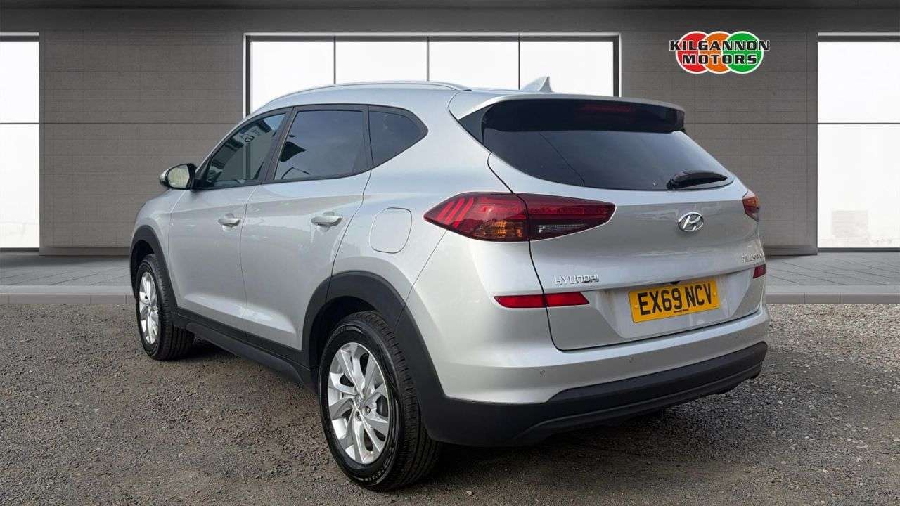 A 2019 HYUNDAI TUCSON 1.6 GDi SE Nav SUV 5dr Petrol Manual Euro 6 (s/s) (132 ps) Sat Nav - Rear p A 2019 HYUNDAI TUCSON 1.6 GDi SE Nav SUV 5dr Petrol Manual Euro 6 (s/s) (132 ps) Sat Nav - Rear p