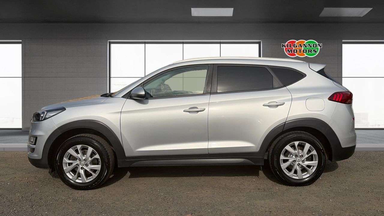 A 2019 HYUNDAI TUCSON 1.6 GDi SE Nav SUV 5dr Petrol Manual Euro 6 (s/s) (132 ps) Sat Nav - Rear p A 2019 HYUNDAI TUCSON 1.6 GDi SE Nav SUV 5dr Petrol Manual Euro 6 (s/s) (132 ps) Sat Nav - Rear p